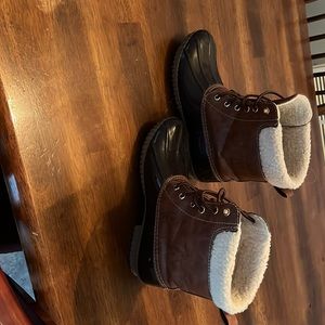 Raining, Snow boats very warm fuzzy at top off boot 81/2 worn maybe 2-3 times